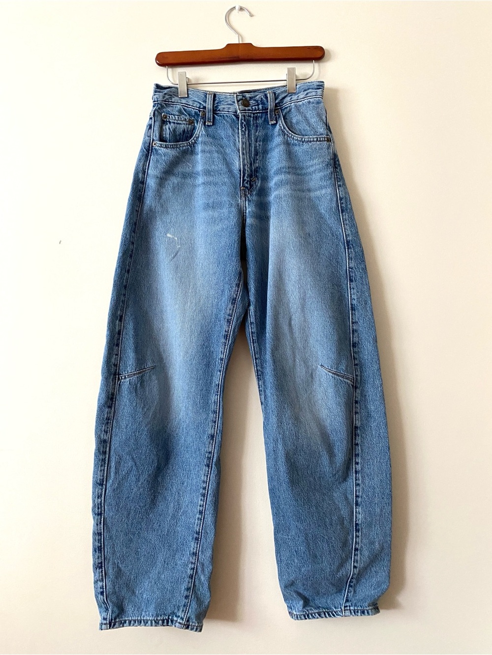Levi’s Cinch Barrel Jeans Wide Leg Medium Wash Light Distress Fading Size 26 - Picture 16 of 16